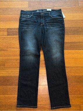 Women’s Straight Leg Liz Claiborne Blue Jeans size 16